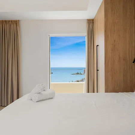 Sunny Penthouse With Amazing Pool By Costarentals - Ref 214